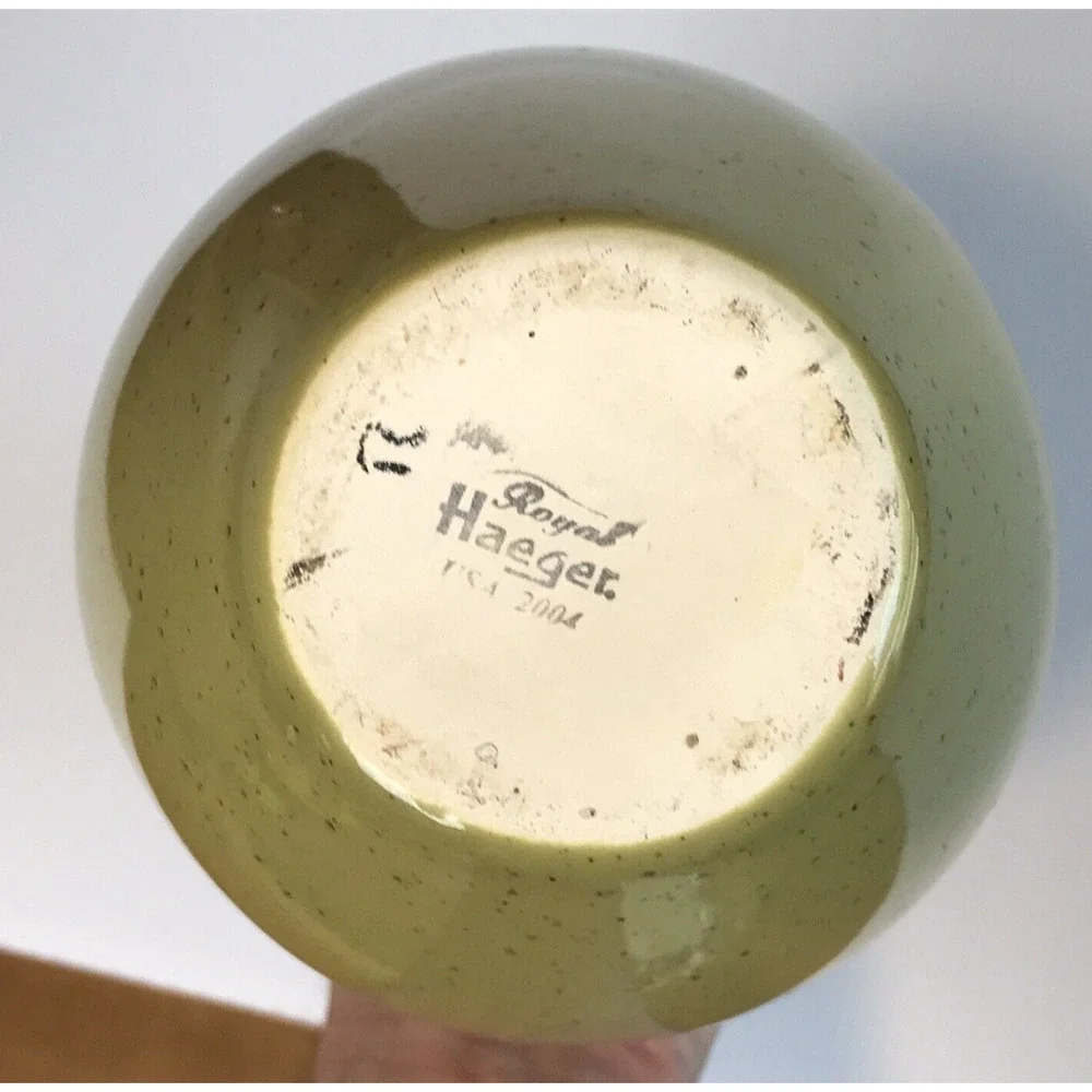 Royal Haeger 2004 Light Green Vase With Dark Speckles 14